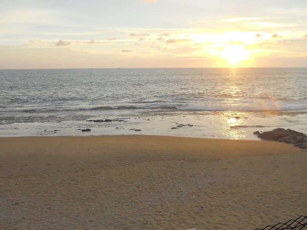 Beach House Negombo Dış mekan fotoğraf